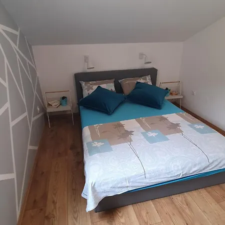 Bell Memories- With Terrace And Street View A1 ツァヴタット