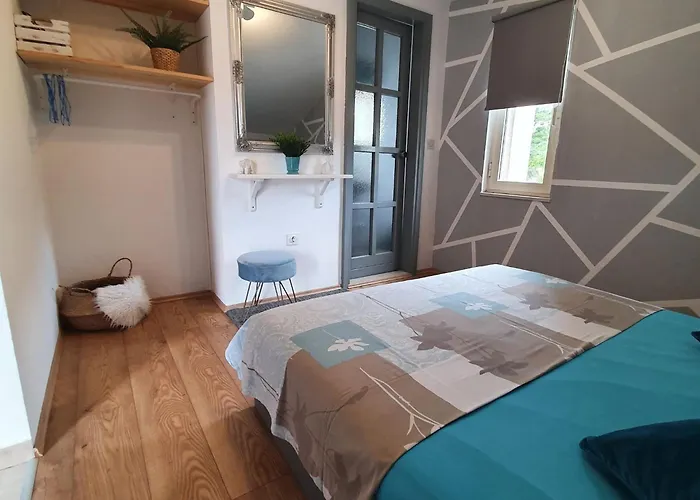 Bell Memories- With Terrace And Street View A1 Cavtat