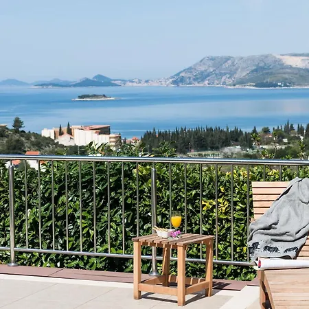 Bell Memories- With Terrace And Street View A1 Cavtat