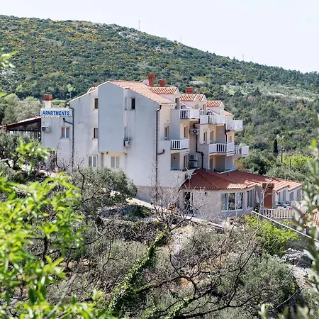 Bell Memories- With Terrace And Street View A1