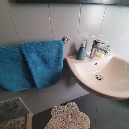 Bell Memories- With Terrace And Street View A1 *