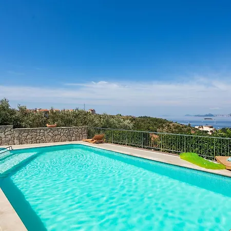 Bell Memories- With Terrace And Street View A1 * Cavtat